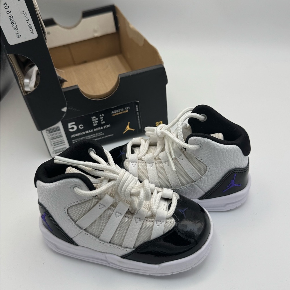 Jordan Max Aura Black Sneakers Box